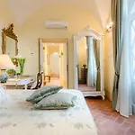 Casa Vera, Exquisite 2 Bedrooms 2 Baths With Garden, A/c, Close To Parking *