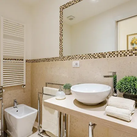 Casa Vera, Exquisite 2 Bedrooms 2 Baths With Garden, A/c, Close To Parking Lucca