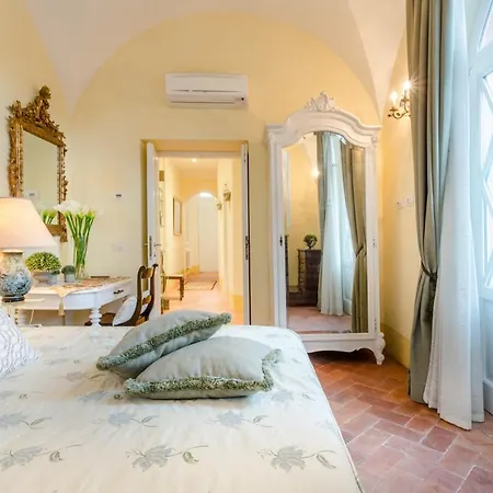 Casa Vera, Exquisite 2 Bedrooms 2 Baths With Garden, A/c, Close To Parking *
