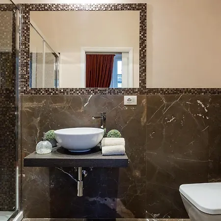 Casa Vera, Exquisite 2 Bedrooms 2 Baths With Garden, A/c, Close To Parking Lucca
