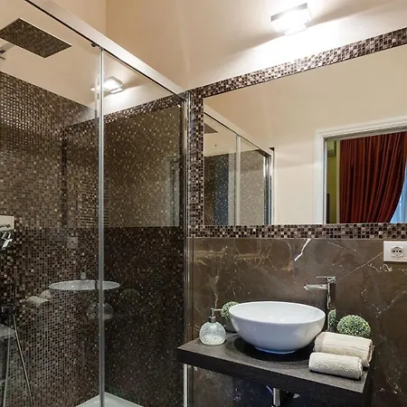 Casa Vera, Exquisite 2 Bedrooms 2 Baths With Garden, A/c, Close To Parking