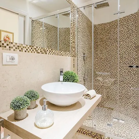 Casa Vera, Exquisite 2 Bedrooms 2 Baths With Garden, A/c, Close To Parking Lejlighed Lucca
