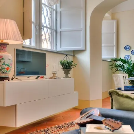 Casa Vera, Exquisite 2 Bedrooms 2 Baths With Garden, A/c, Close To Parking *