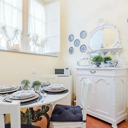 Casa Vera, Exquisite 2 Bedrooms 2 Baths With Garden, A/c, Close To Parking Apartment Lucca