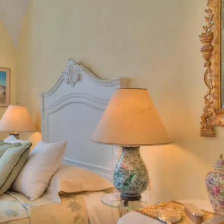 Casa Vera, Exquisite 2 Bedrooms 2 Baths With Garden, A/c, Close To Parking *
