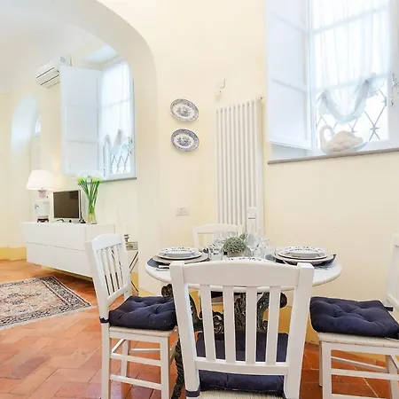 Casa Vera, Exquisite 2 Bedrooms 2 Baths With Garden, A/c, Close To Parking * Lucca